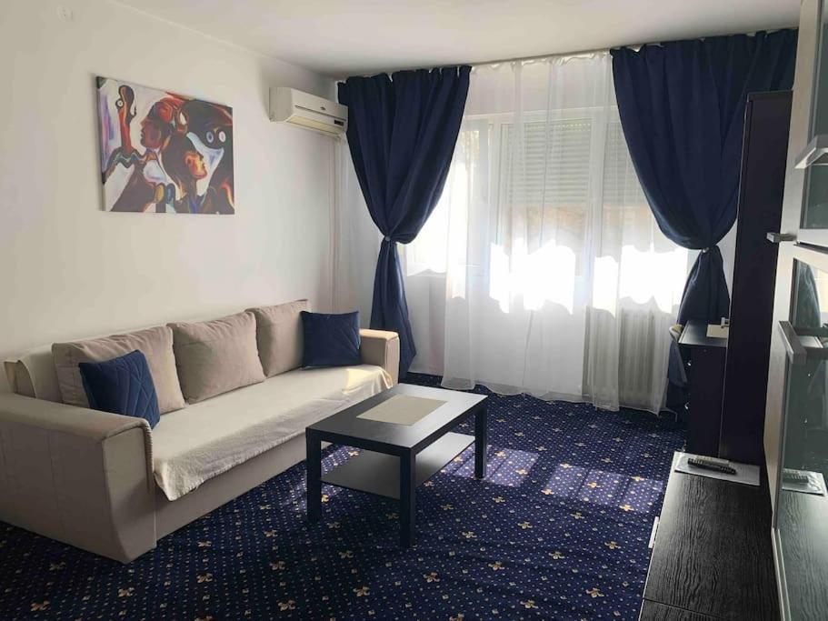 Cozy & Warm Studio Bucharest Exterior photo